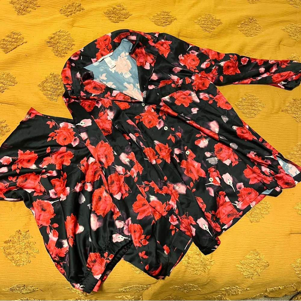 Victoria’s Secret Satin Pajamas (size M)